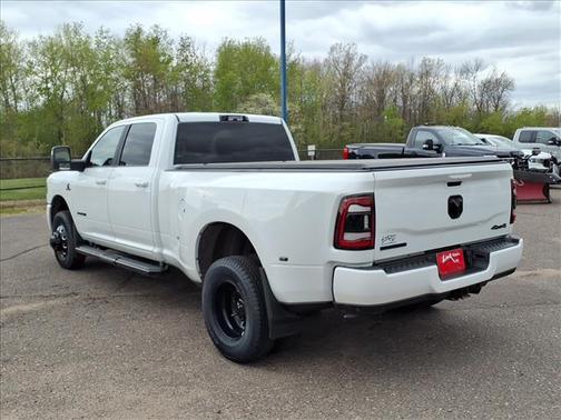 Bright White Clearcoat 2024 RAM 3500 Big Horn Crew Cab 4x4 8' Box