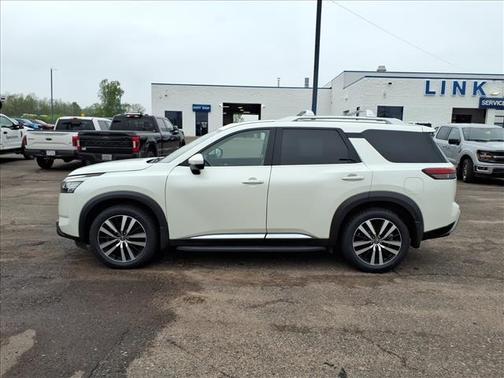 Pearl White Tricoat 2023 Nissan Pathfinder Platinum 4WD