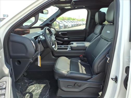 Star White Metallic Tri-Coat 2026 Ford Expedition Max Platinum