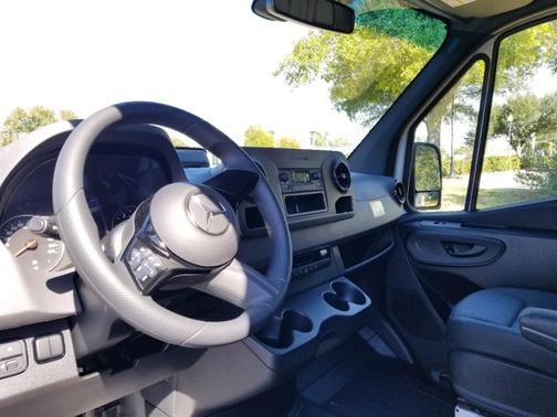 2025 Mercedes-Benz Sprinter 2500 HIGH ROOF I4 DIESEL 170