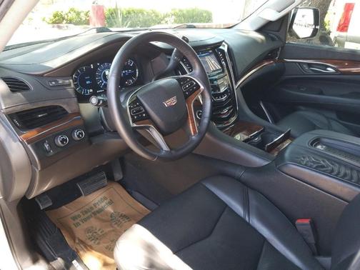 2017 Cadillac Escalade Luxury