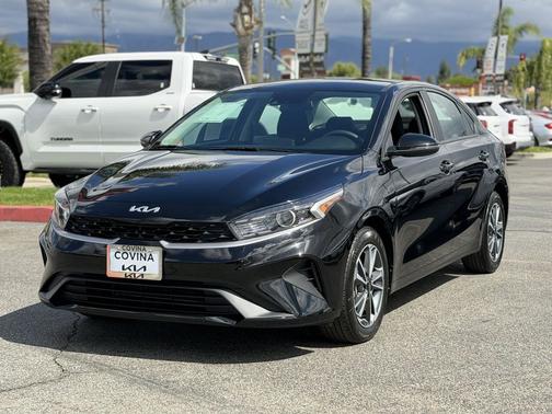 Aurora Black 2023 Kia Forte LXS