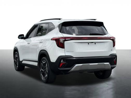 Snow White Pearl 2024 Kia Seltos SX Turbo