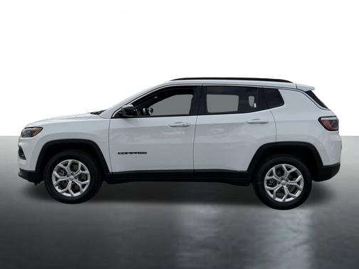Bright White Clearcoat 2024 Jeep Compass Latitude
