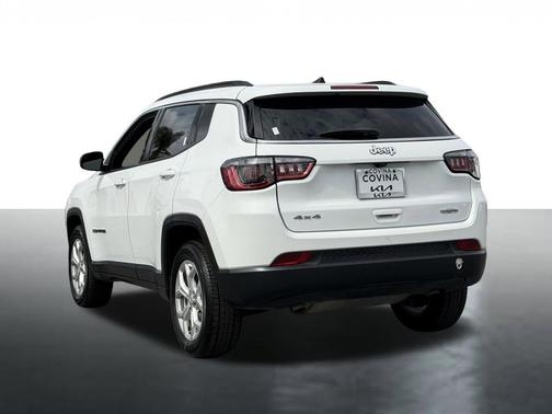 Bright White Clearcoat 2024 Jeep Compass Latitude