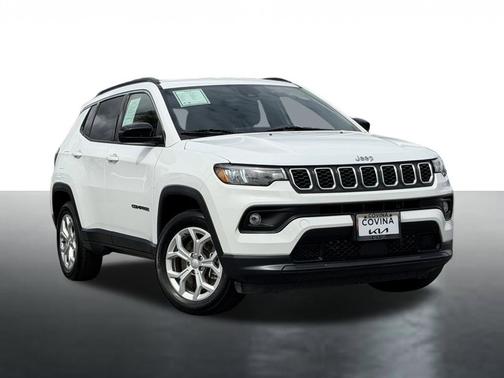 Bright White Clearcoat 2024 Jeep Compass Latitude