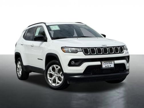 Bright White Clearcoat 2024 Jeep Compass Latitude