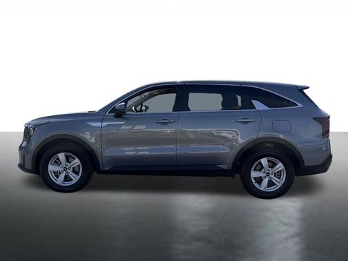 Everlasting Silver 2025 Kia Sorento LX
