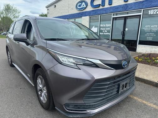 2021 Toyota Sienna LE