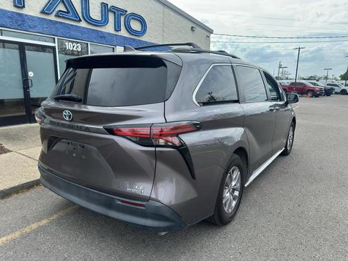 2021 Toyota Sienna LE