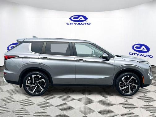 Mercury Gray Metallic 2022 Mitsubishi Outlander SE