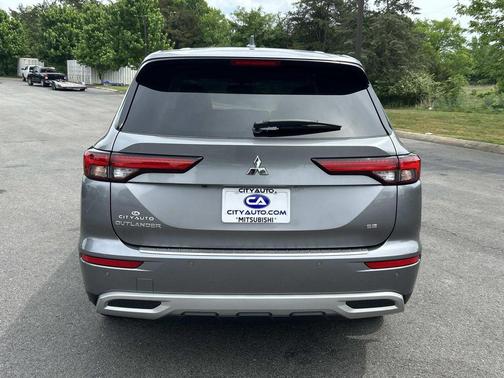 Mercury Gray Metallic 2022 Mitsubishi Outlander SE