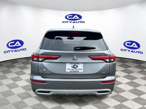 Mercury Gray Metallic 2022 Mitsubishi Outlander SE