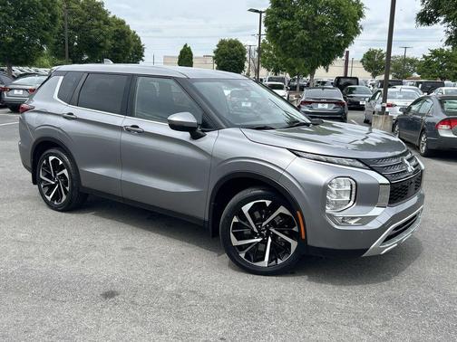 Mercury Gray Metallic 2022 Mitsubishi Outlander SE