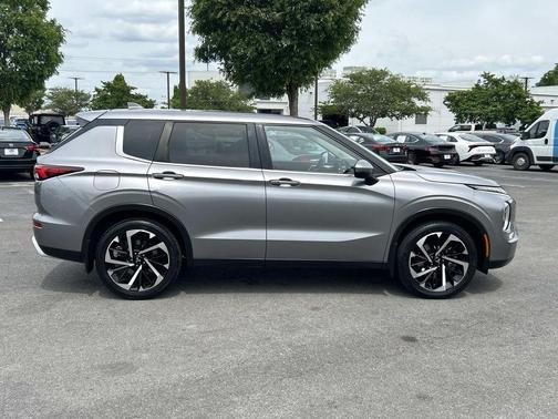 Mercury Gray Metallic 2022 Mitsubishi Outlander SE