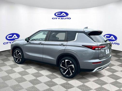 Mercury Gray Metallic 2022 Mitsubishi Outlander SE