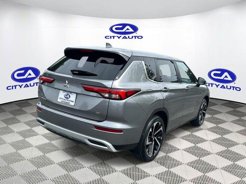 Mercury Gray Metallic 2022 Mitsubishi Outlander SE