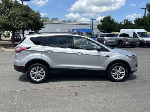Ingot Silver Metallic 2017 Ford Escape SE