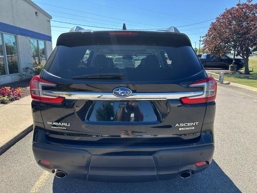 Crystal Black Silica 2023 Subaru Ascent Limited 7-Passenger