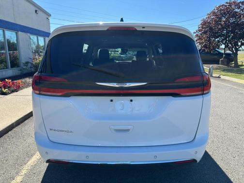 Bright White Clearcoat 2023 Chrysler Pacifica Touring L