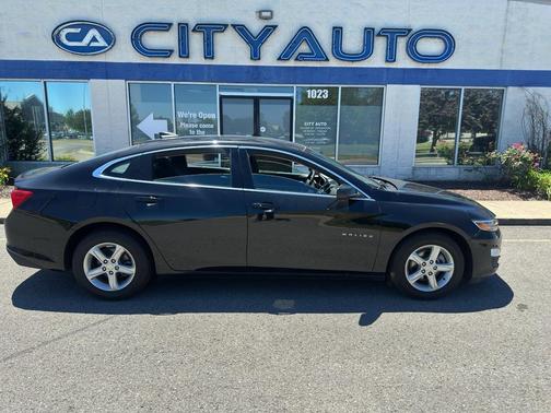 Mosaic Black Metallic 2022 Chevrolet Malibu 1LS