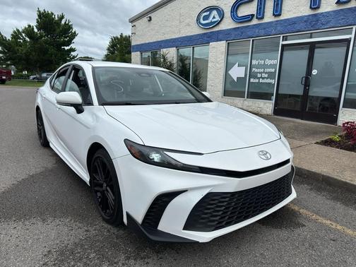 Ice Cap 2025 Toyota Camry SE