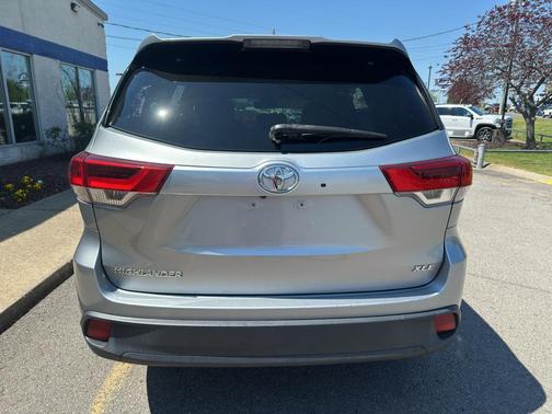 Celestial Silver Metallic 2017 Toyota Highlander XLE