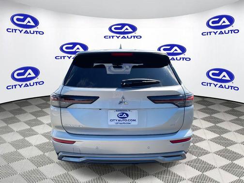 Alloy Silver Metallic 2025 Mitsubishi Outlander SE 2.5 2WD