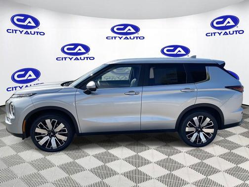 Alloy Silver Metallic 2025 Mitsubishi Outlander SE 2.5 2WD