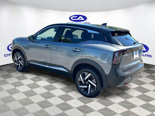 Gun Metallic/Super Black 2025 Nissan Kicks SV