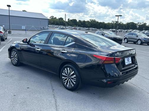 Super Black 2025 Nissan Altima SV FWD