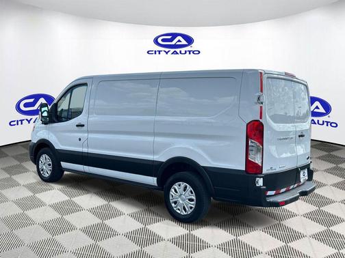 Oxford White 2022 Ford Transit-250 Base