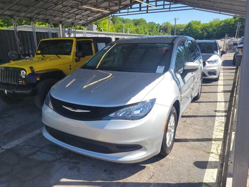 Silver Mist Clearcoat 2023 Chrysler Voyager LX