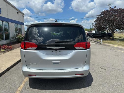 Silver Mist Clearcoat 2023 Chrysler Voyager LX