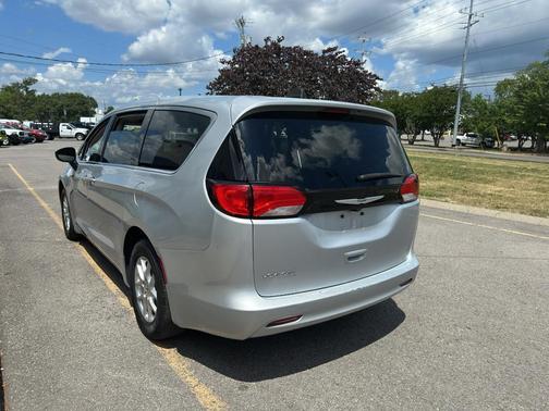 Silver Mist Clearcoat 2023 Chrysler Voyager LX