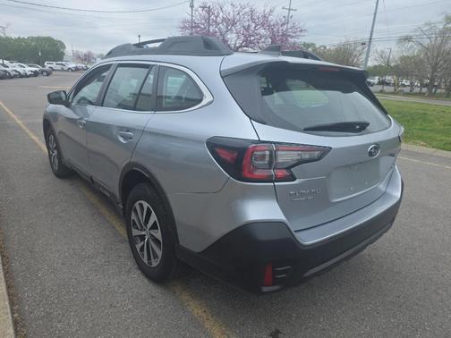 Ice Silver Metallic 2020 Subaru Outback Base