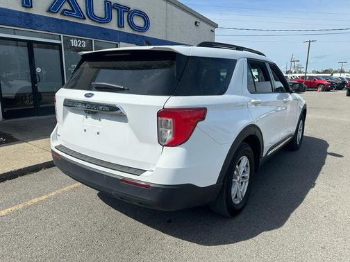 Oxford White 2022 Ford Explorer XLT