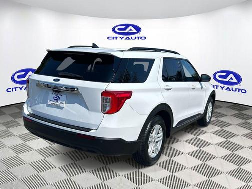 Oxford White 2022 Ford Explorer XLT