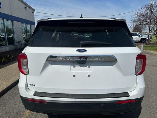 Oxford White 2022 Ford Explorer XLT