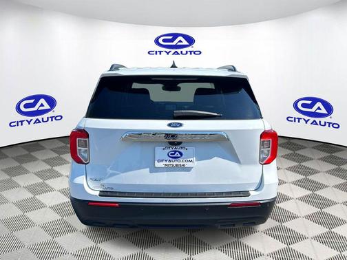 Oxford White 2022 Ford Explorer XLT