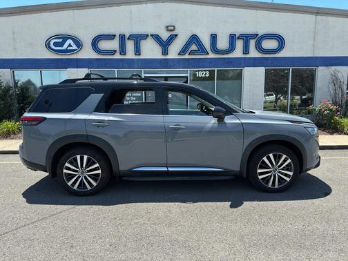 Solid Gray/Super Black 2022 Nissan Pathfinder Platinum 4WD