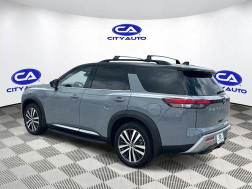 Solid Gray/Super Black 2022 Nissan Pathfinder Platinum 4WD
