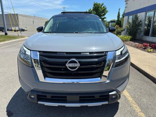 Solid Gray/Super Black 2022 Nissan Pathfinder Platinum 4WD