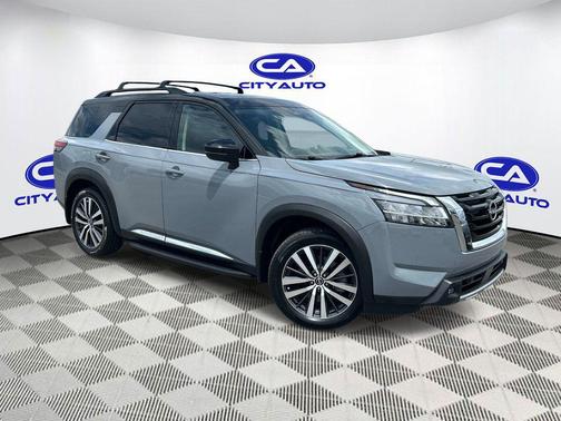 Solid Gray/Super Black 2022 Nissan Pathfinder Platinum 4WD