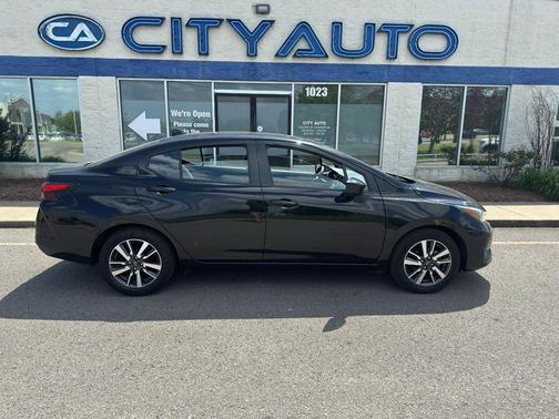 Super Black 2025 Nissan Versa 1.6 SV