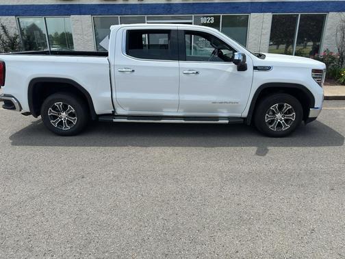 Summit White 2024 GMC Sierra 1500 SLT