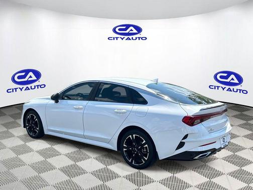 Glacial White Pearl 2024 Kia K5 GT-Line