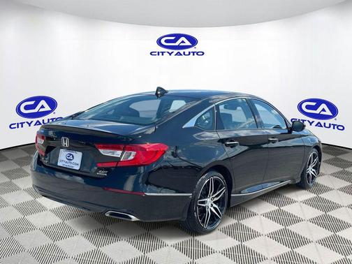 Crystal Black Pearl 2022 Honda Accord Touring 2.0T