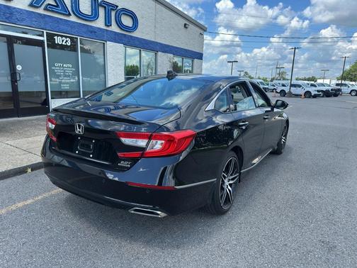 Crystal Black Pearl 2022 Honda Accord Touring 2.0T