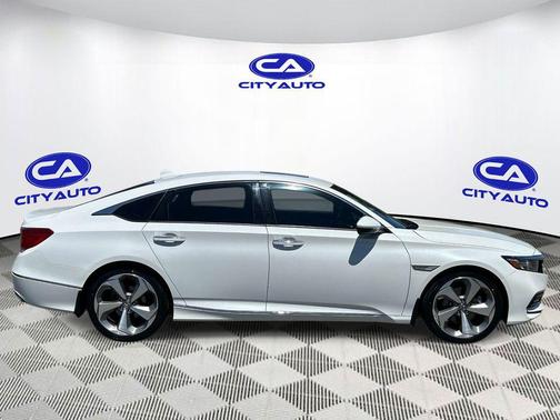 Platinum White Pearl 2018 Honda Accord Touring